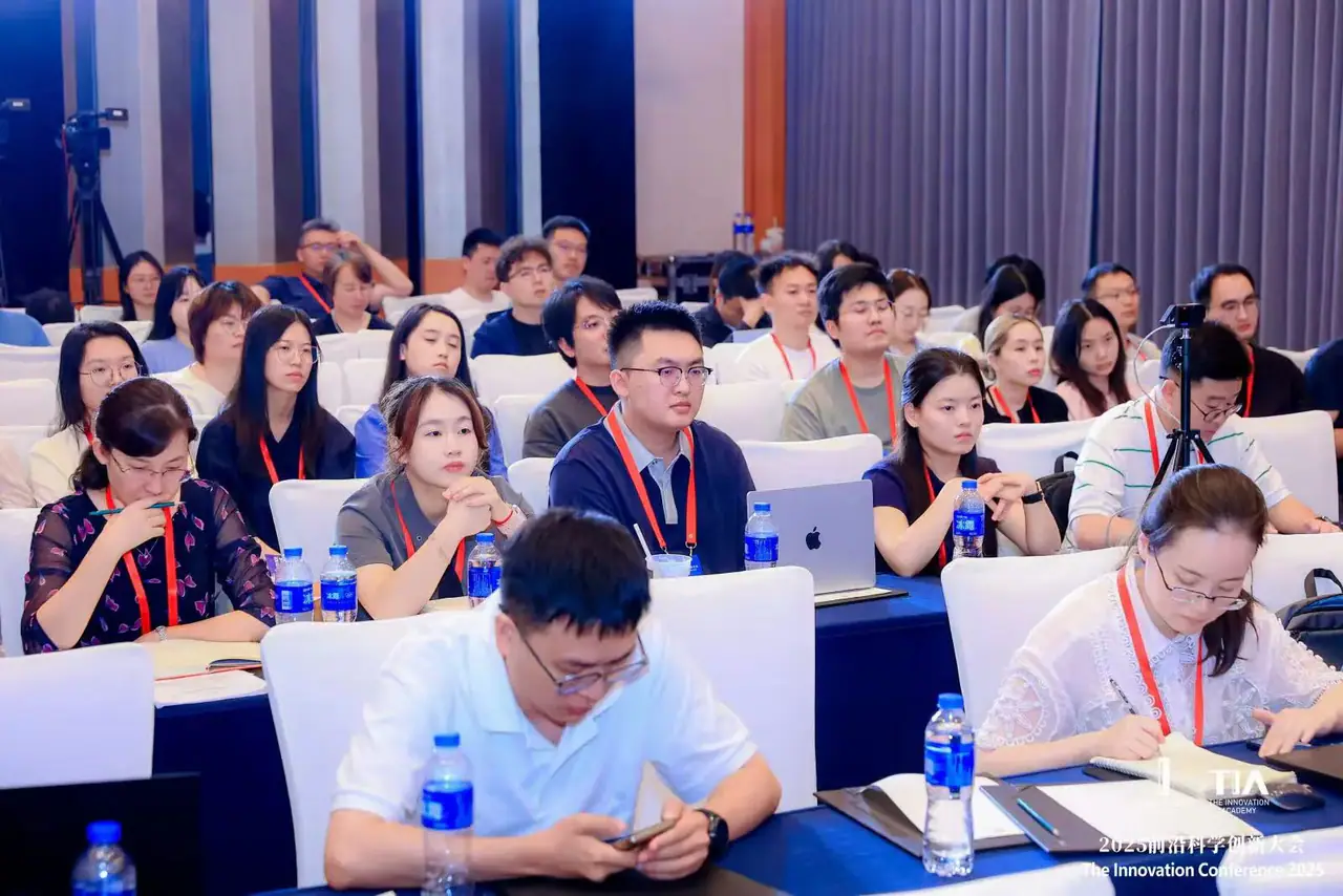 快讯 | HEOA团队成员参加2025前沿科学创新大会